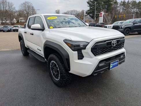 Used 2024 Toyota Tacoma TRD Off-Road AWD/4WD image 8