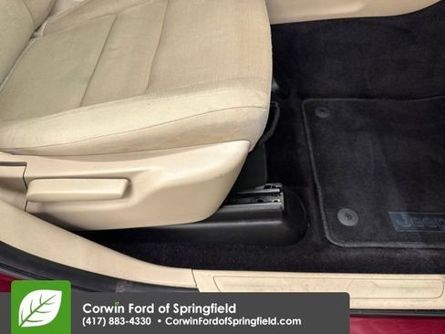 Used 2017 Jeep Grand Cherokee Laredo image 16