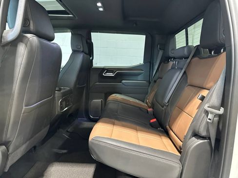 Certified 2025 Chevrolet Silverado 1500 High Country w/ Technology Package AWD/4WD image 15