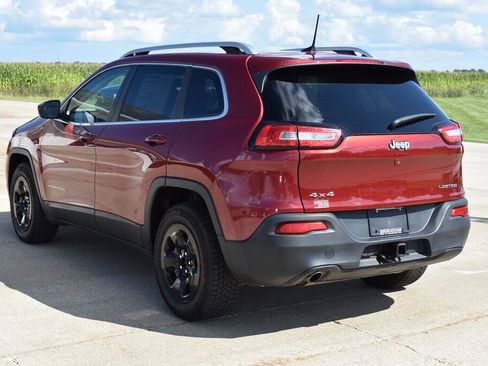 Used 2016 Jeep Cherokee Latitude w/ Cold Weather Group AWD/4WD image 5