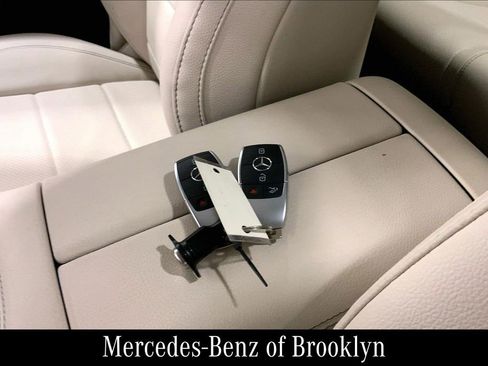 Used 2025 Mercedes-Benz GLE 350 4MATIC image 15