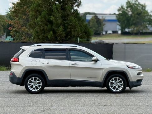 Used 2015 Jeep Cherokee Latitude w/ Comfort/Convenience Group FWD image 7