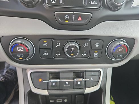 Used 2024 GMC Terrain SLT AWD/4WD image 30