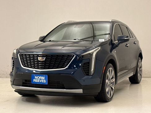 Used 2021 Cadillac XT4 Premium Luxury FWD image 2
