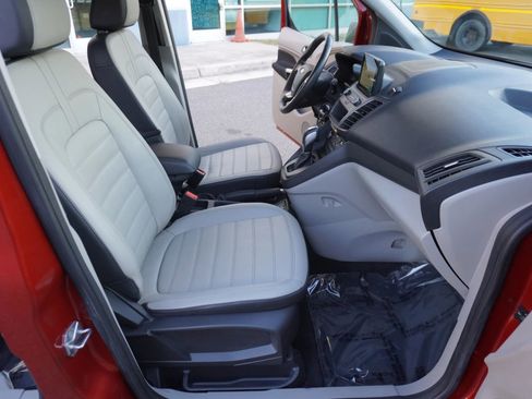 Used 2019 Ford Transit Connect XLT w/ XLT Premium Package image 10