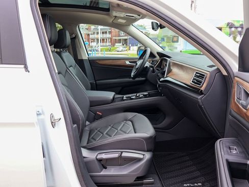 New 2026 Volkswagen Atlas SE FWD image 30