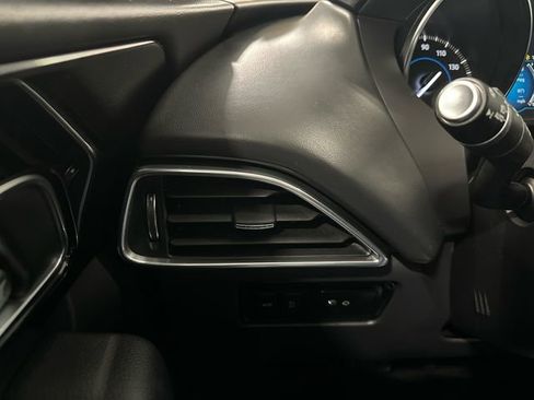 Used 2020 Jaguar F-PACE Premium image 28