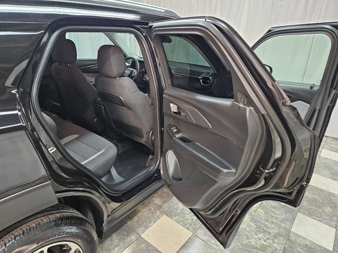 Used 2025 Chevrolet TrailBlazer LT w/ Convenience Package FWD image 12