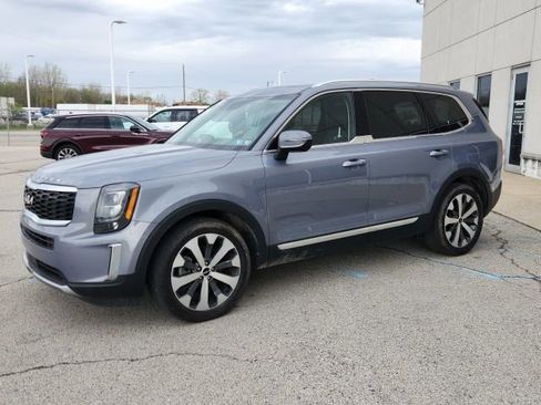 Used 2022 Kia Telluride EX w/ EX Premium Package image 3