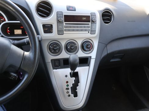 Used 2010 Pontiac Vibe w/ Preferred Package image 24