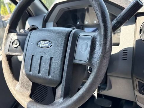 Used 2016 Ford F250 XL w/ Camper Package RWD image 19