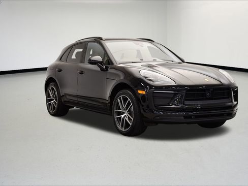 Used 2025 Porsche Macan image 9