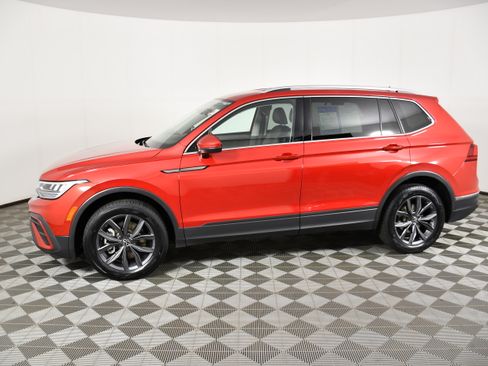 Used 2022 Volkswagen Tiguan SE AWD/4WD image 9