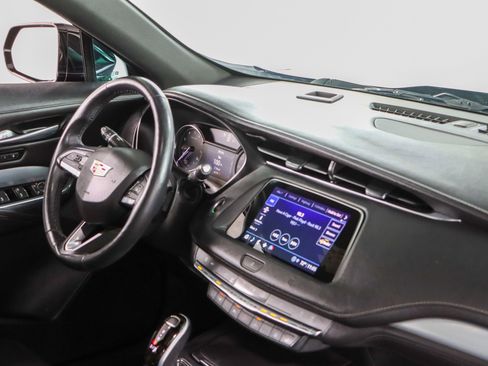 Used 2021 Cadillac XT4 Premium Luxury image 26
