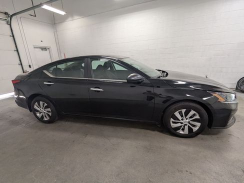 Used 2025 Nissan Altima 2.5 S FWD image 3