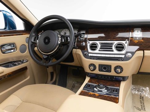 Used 2010 Rolls-Royce Ghost RWD image 12