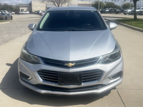 Used 2017 Chevrolet Cruze Premier image 3