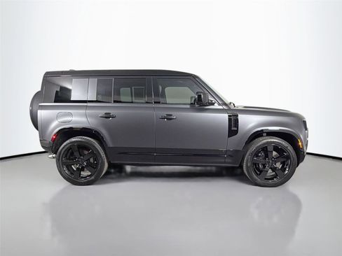 New 2026 Land Rover Defender 110 V8 AWD/4WD image 4