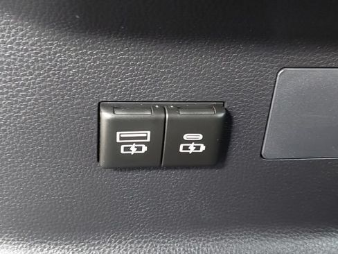 Used 2025 Toyota Tundra Limited AWD/4WD image 21