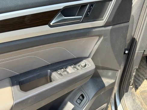 Used 2021 Volkswagen Atlas SE image 11