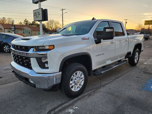 Used 2023 Chevrolet Silverado 2500 LT w/ Convenience Package image 4