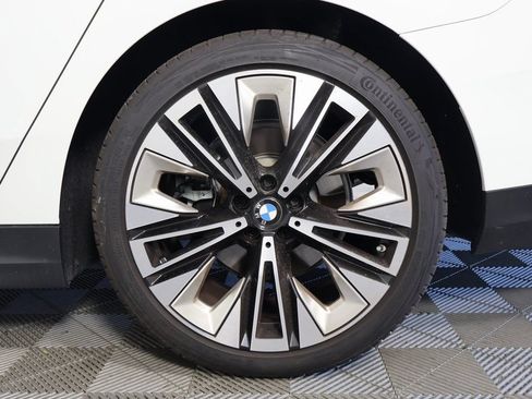 Used 2025 BMW 530i w/ Premium Package RWD image 15