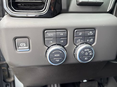 Certified 2025 GMC Sierra 1500 AT4 w/ AT4 Premium Package AWD/4WD image 30