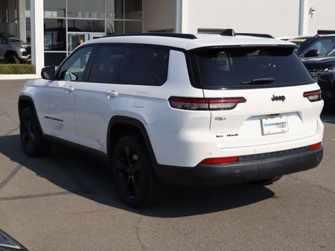 Used 2023 Jeep Grand Cherokee L Laredo image 8