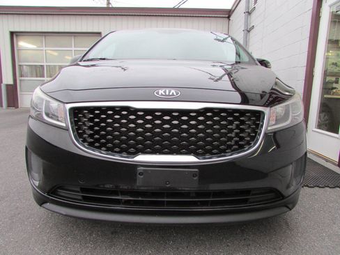 Used 2018 Kia Sedona L image 2