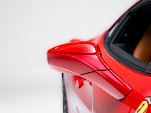 Used 2018 Ferrari 488 GTB RWD image 17
