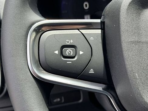 New 2024 Volvo XC40 B5 Plus w/ Climate Package AWD/4WD image 24