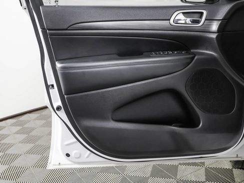 Used 2019 Jeep Grand Cherokee Altitude RWD image 33