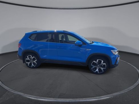 Used 2022 Volkswagen Taos SEL image 2