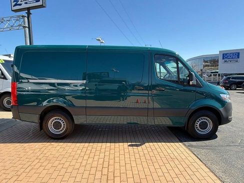 Used 2025 Mercedes-Benz Sprinter 2500 image 2