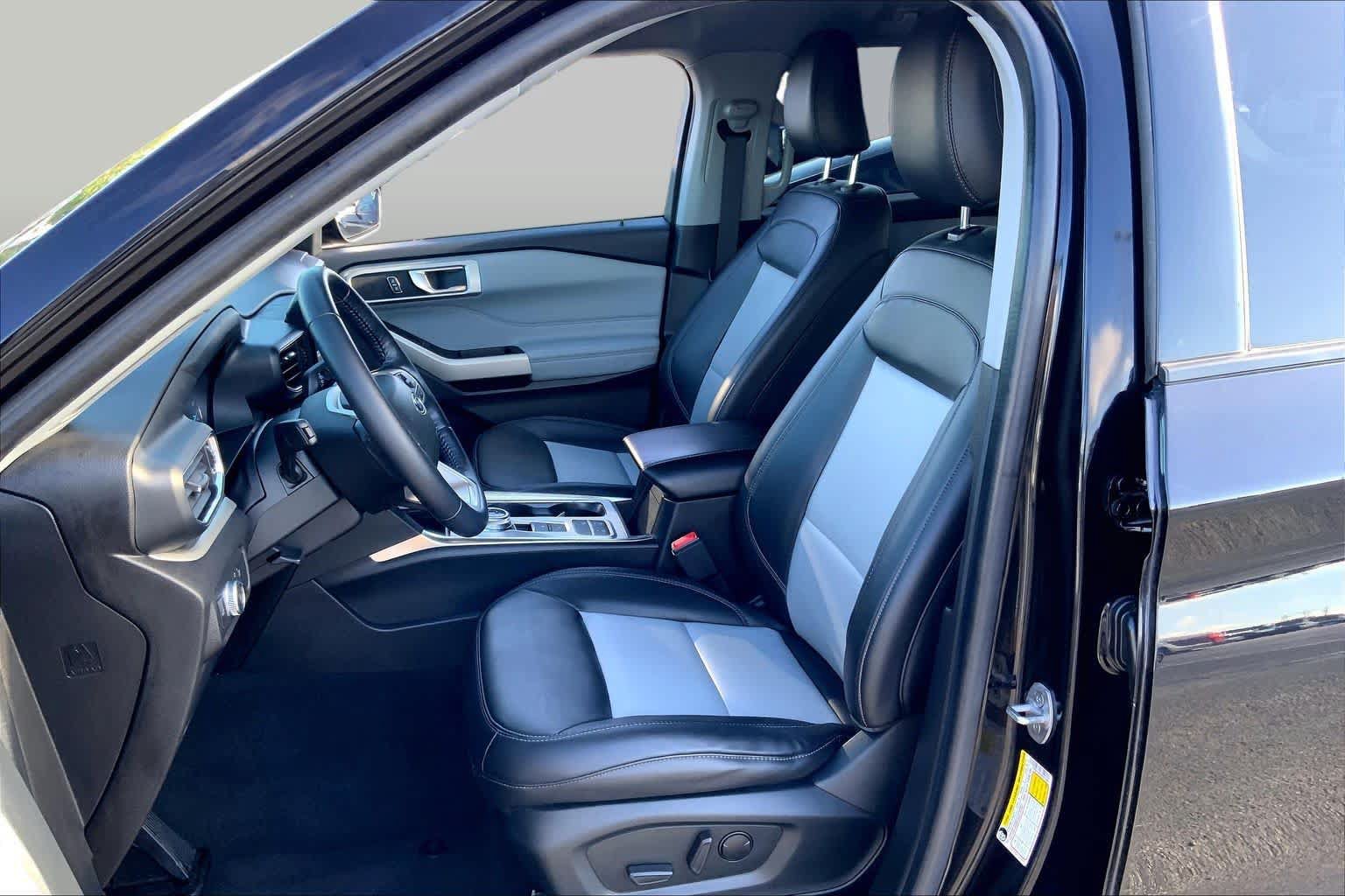 Used 2022 Ford Explorer XLT w/ Equipment Group 202A RWD image 8