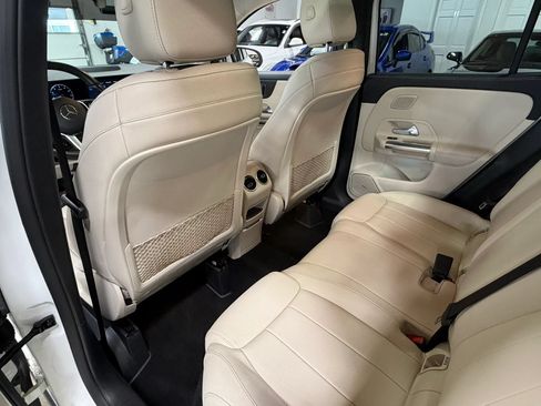 Used 2021 Mercedes-Benz GLA 250 4MATIC w/ Premium Package image 29