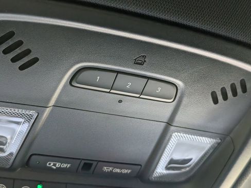 Used 2023 Chevrolet Traverse LT FWD image 35