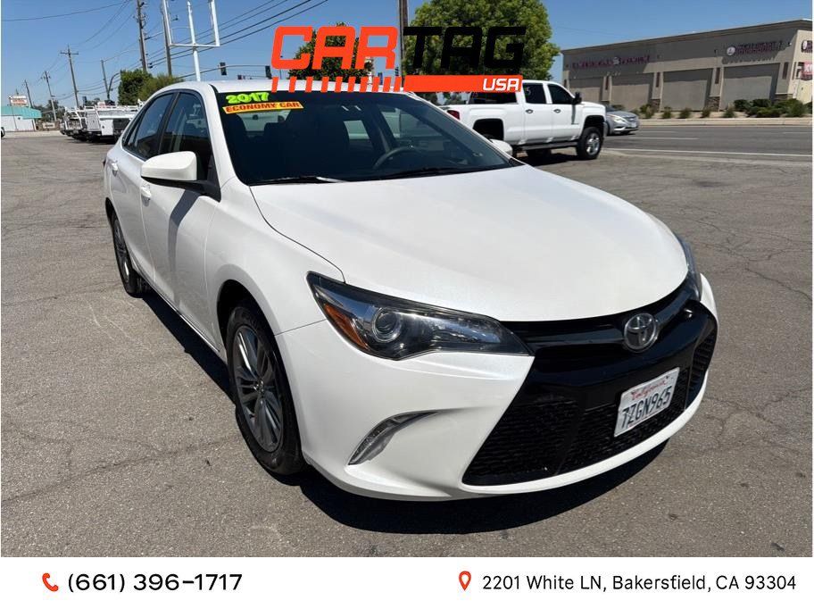 Used 2017 Toyota Camry SE FWD image 1