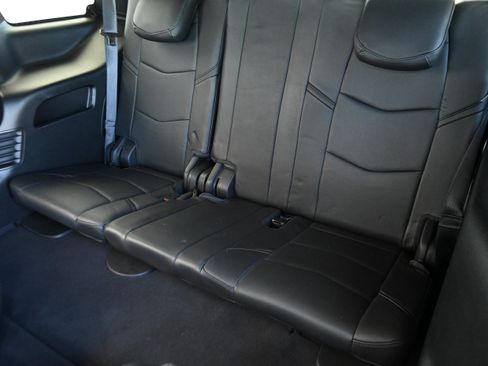 Used 2018 Cadillac Escalade Platinum AWD/4WD image 13