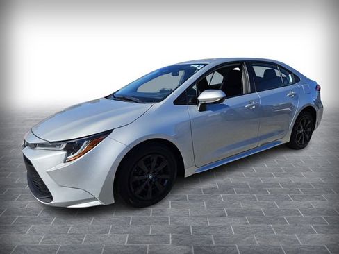 Used 2024 Toyota Corolla LE image 3