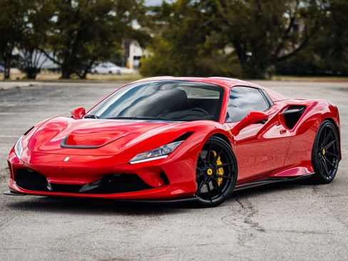 Used 2021 Ferrari F8 Tributo image 4