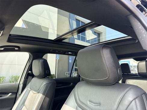Used 2025 Cadillac XT6 Premium Luxury image 18