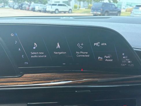 Used 2022 Cadillac Escalade Premium Luxury w/ Performance Package AWD/4WD image 11