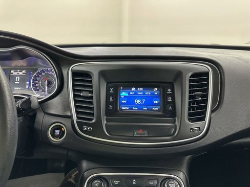 Used 2015 Chrysler 200 Limited image 41