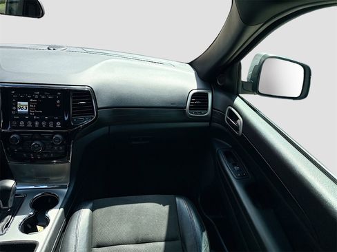 Used 2021 Jeep Grand Cherokee Laredo X image 22