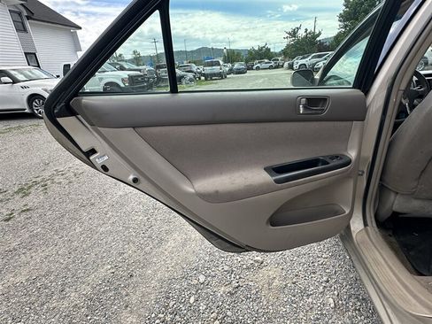 Used 2005 Toyota Camry LE FWD image 14
