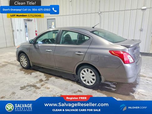 Used 2015 Nissan Versa SV FWD image 3