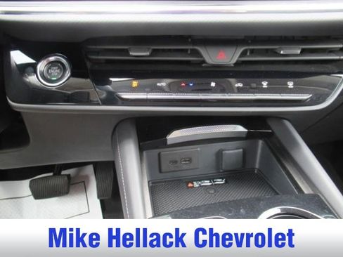 Used 2025 Buick Envision Preferred AWD/4WD image 9