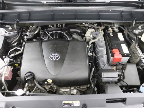 Used 2021 Toyota Highlander XLE image 39