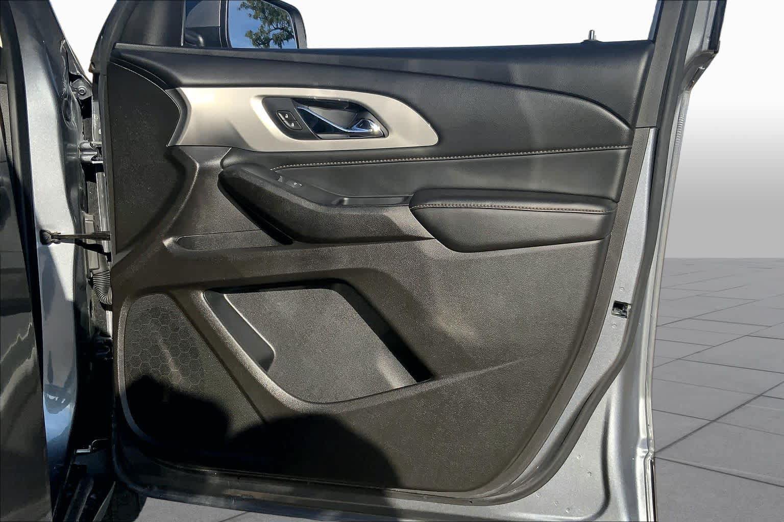 Used 2021 Chevrolet Traverse LT w/ LPO, Floor Liner Package AWD/4WD image 21
